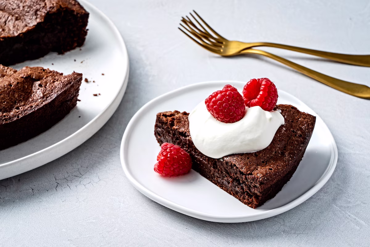 Шоколадний торт майже без борошна